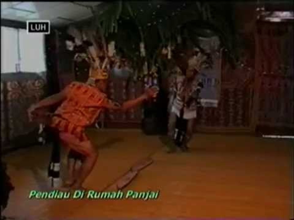 Pendiau Dirumah Panjai - Robert