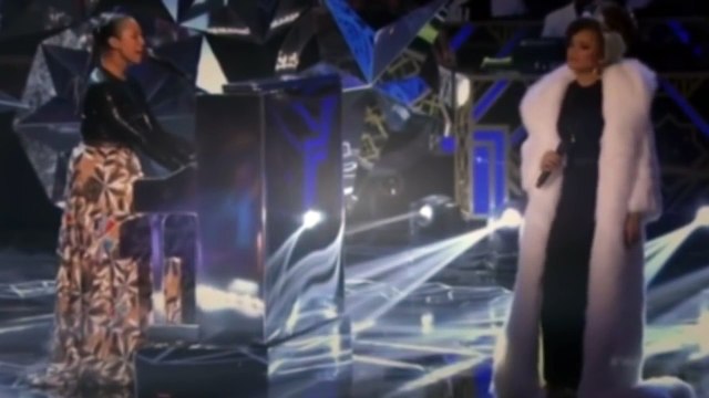 Alicia Keys and Andra Day Performed on Taraji’s White Hot Holidays - Someday At Christmas + Rise Up