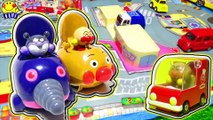 はたらくくるまとアンパンマンミュージアムのおもちゃで乗り物ショー★GOGOミニカーでわくわく冒険だ！働く車のなかまたちがいっぱい★もぐりんが大暴れ！のりものあつまれ〜！トミカ 救急車