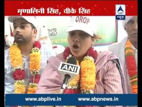 General VK Singh's daughter Mrinalini Singh joins army men protesting for OROP