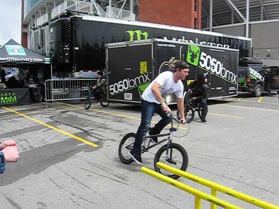 BMX Tricks outside Supercross