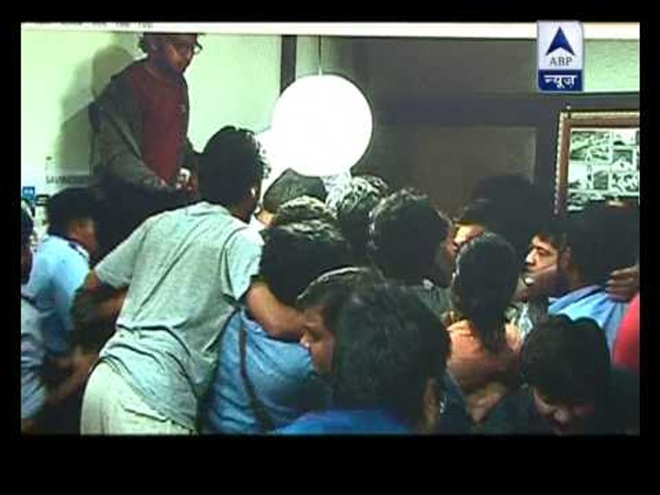 Video footage of students confining the director of FTII goes viral, 5 students arrested