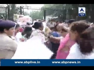 Women Congress protest outside Sanchar Bhawan in Delhi against postal stamp issue