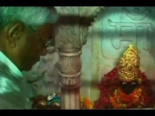 Nitish Kumar prays for victory in Bihar's Shitala temple