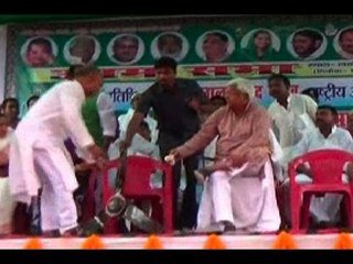 Bihar Elections: Ceiling fan falls on Lalu Yadav during campaigning