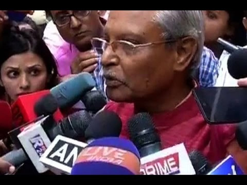 Sahitya Akademi passes a proposal asking writers to take their awards back