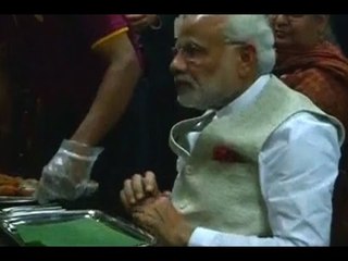 PM Modi enjoys special dinner organised for him by Singapore PM in an Indian restaurant