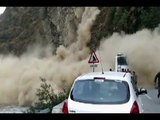 Watch people run as a massive landslide takes place on Manali- Chandigarh highway