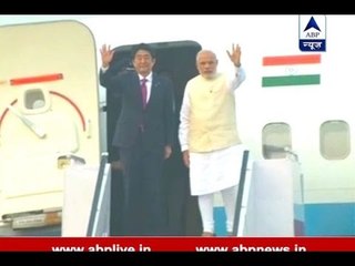 Download Video: PM Narendra Modi, Japan PM Shinzo Abe reach Varanasi