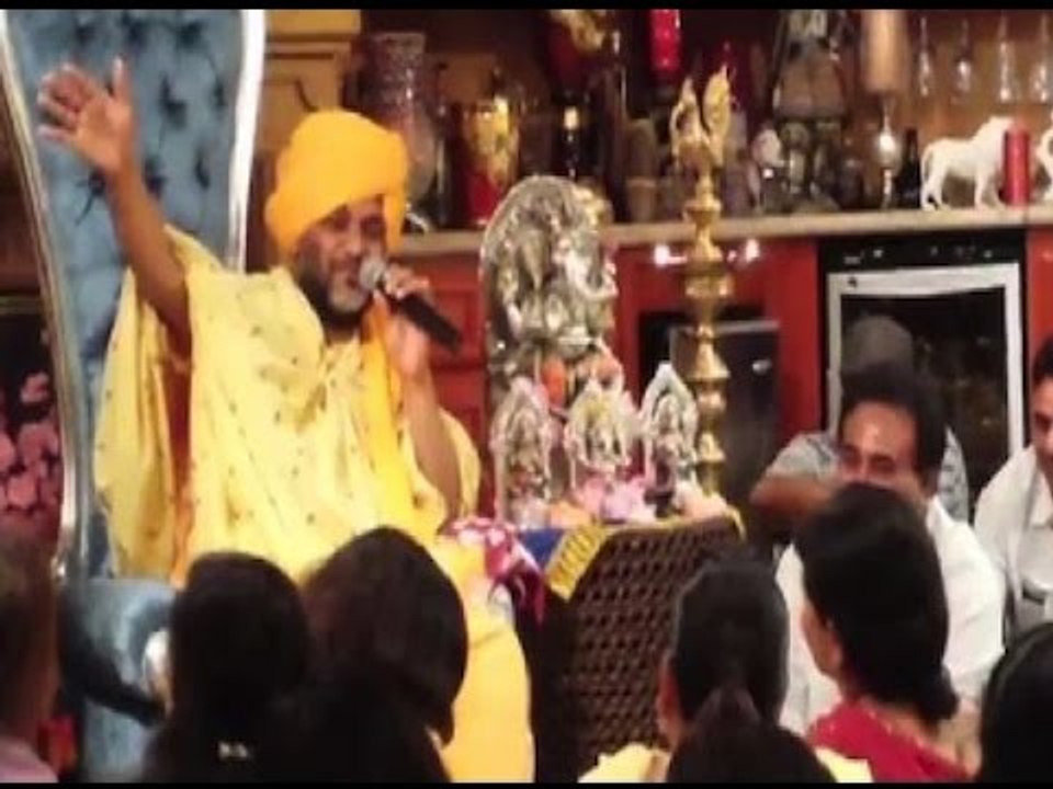 Self-styled godman who claims to be 'avatar' of God Shiva, Maha CM's wife among his devotees