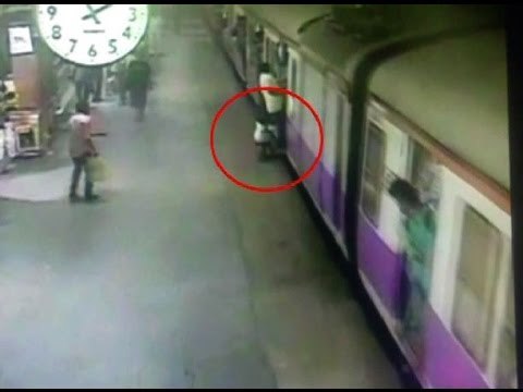 Mumbai: Commuter meets death while trying to board moving train
