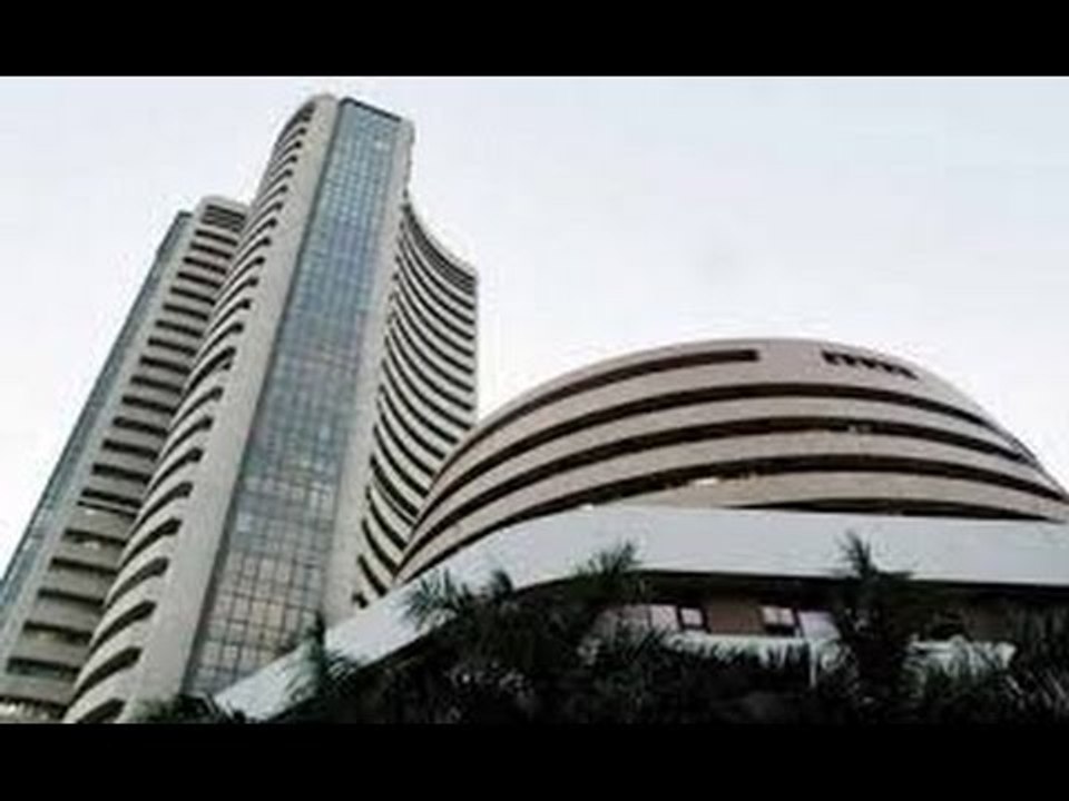 Sensex plunges by more than 800 points, 3 Lakh crore wiped out
