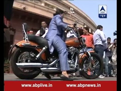 International Women's Day:Congress MP Ranjeet Ranjan reaches Parliament on Harley-Davidson