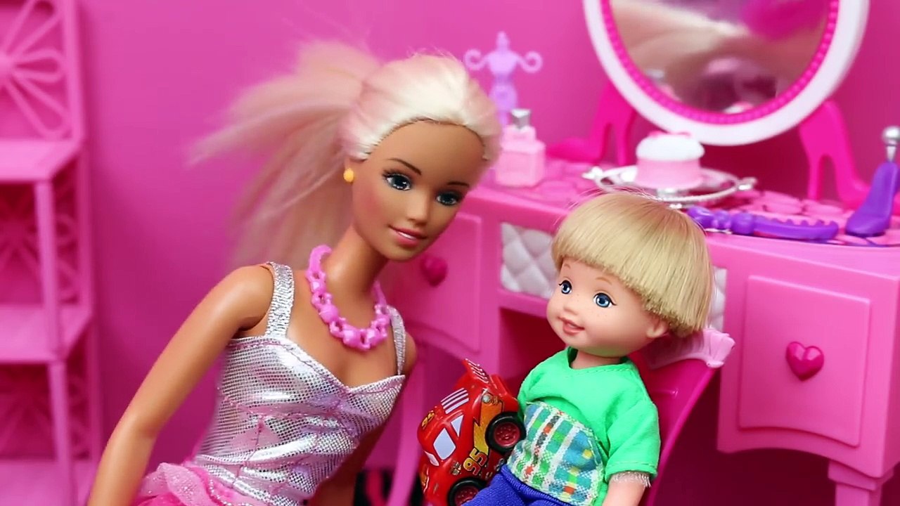 Barbie Babysitting Frozen Elsa Prince Felix Alex DisneyCarToys