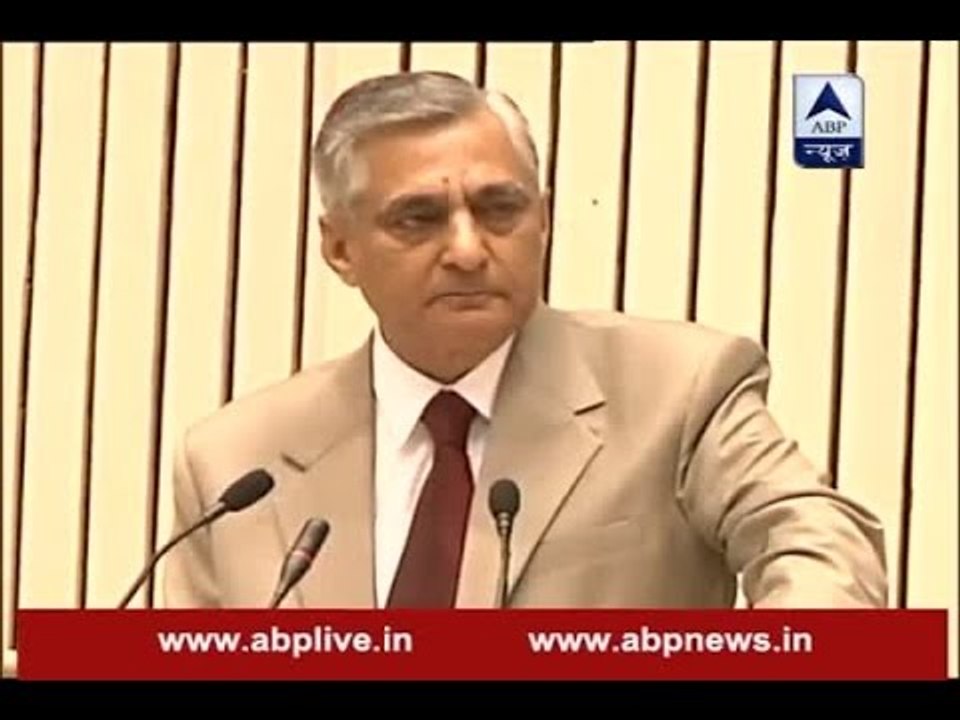 Chief Justice of India TS Thakur breaks down during his speech at Jt conference of CMs and