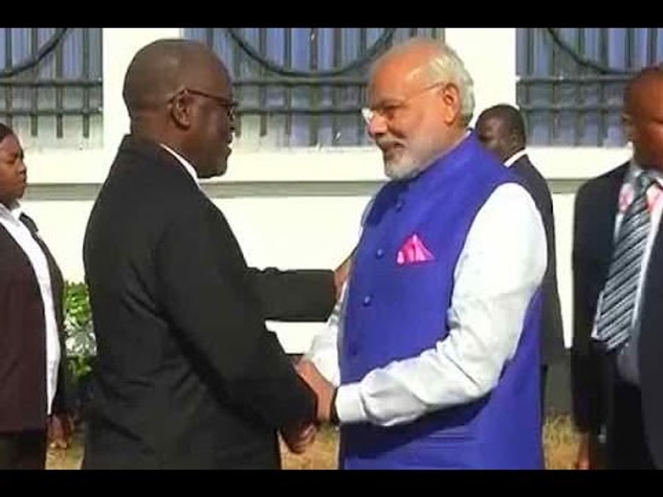 Tanzania: PM Narendra Modi meets Tanzanian President Dr. John Magufuli