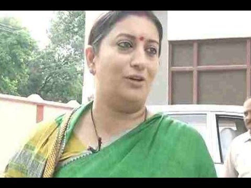 EXCLUSIVE: Union textile minister Smriti Irani urges people to wear handloom products