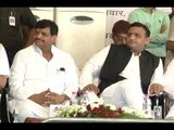 Amid differences, Akhilesh-Shivpal share stage in Lucknow