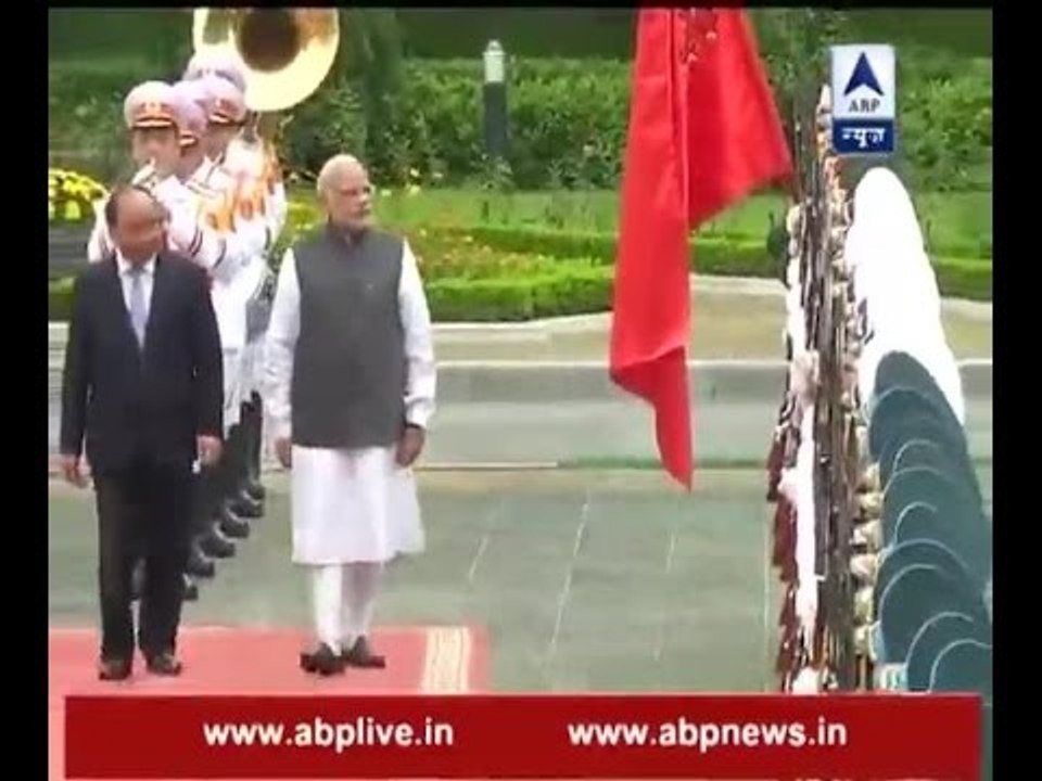 PM Modi arrives in Vietnam, receives ceremonial welcome