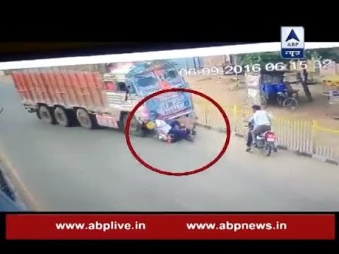 Horrifying collision between a lorry and two bikes in Hyderabad