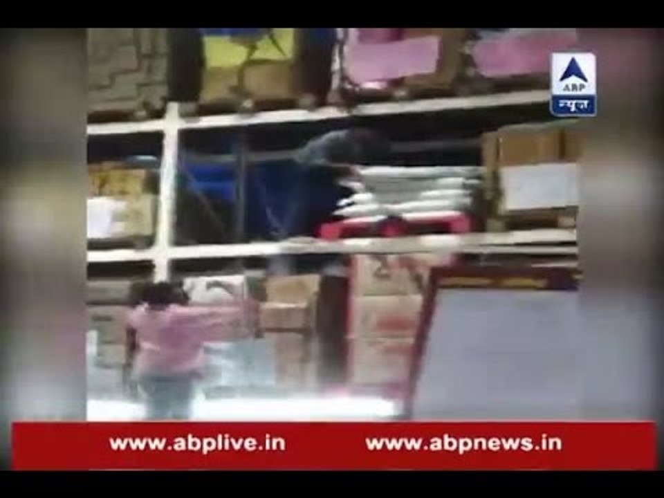 Sansani: People loot mall in east Delhi after rumours of salt shortage