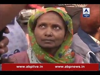 Delhi: People queue up since 4 AM outside SBI bank