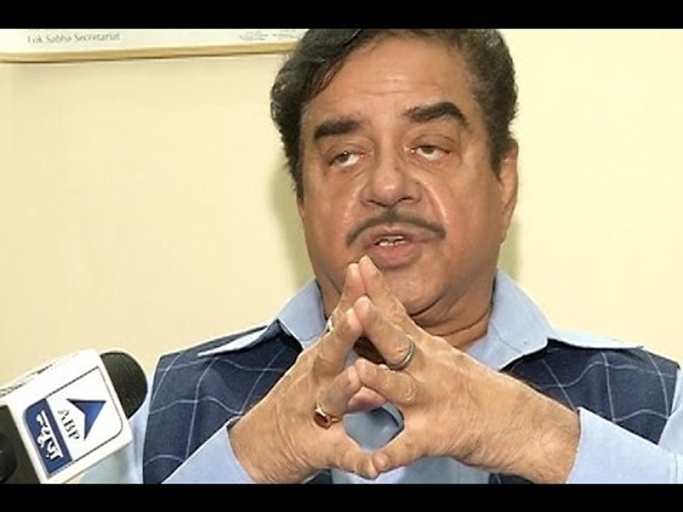 EXCLUSIVE: Shatrughan Sinha applauds PM for demonetisation move but questions implementation