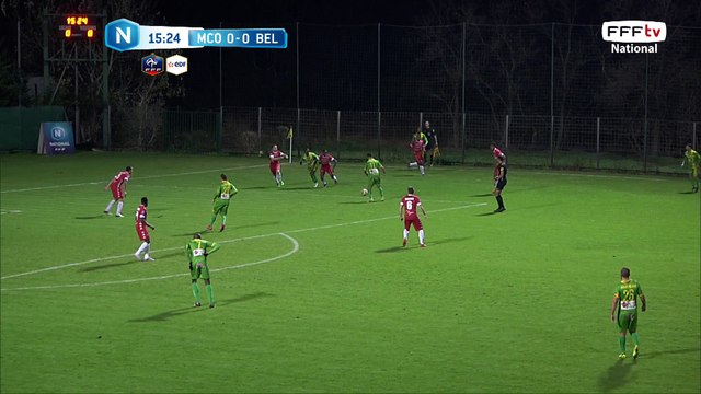 Frappe contrée par le défenseur