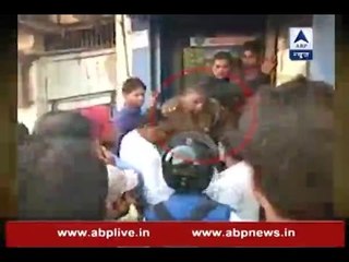 Sachi Ghatna: When policeman did hooliganism in queue outside bank in Agra