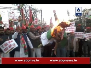 Bihar: CPI(ML) workers in Darbhanga stop train in protest against Demonetisation