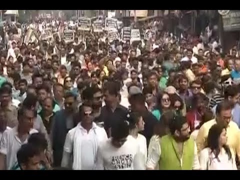 Kolkata: Left parties, including CPM and CPI stage a protest over Demonetisation