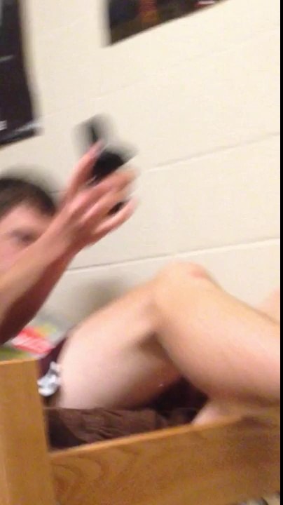 Quand tes potes te démontent ton lit à chaque fois par surprise