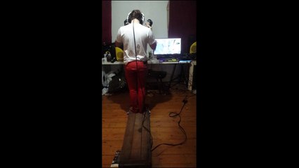 Ce mec défonce son ordi en jouant en réalité virtuelle