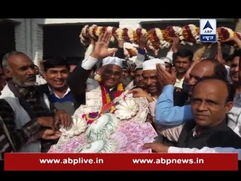 Bijnor: BSP MLA lectures on note ban after wearing garland of new notes