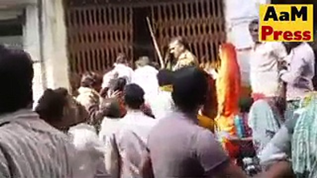 police activity in banking lines