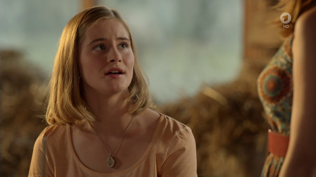 Helena Siegmund-Schultze & Lisa-Marie Koroll - Familie Dr. Kleist-Falscher Alarm