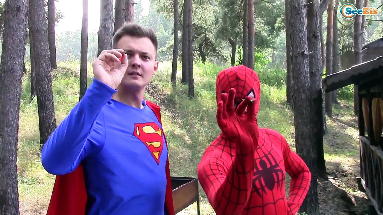Spiderman vs Superman Darts Party! Funny Superh...