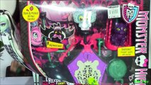 Monster High Secret Creepers Crypt Playset and Monster High Dolls