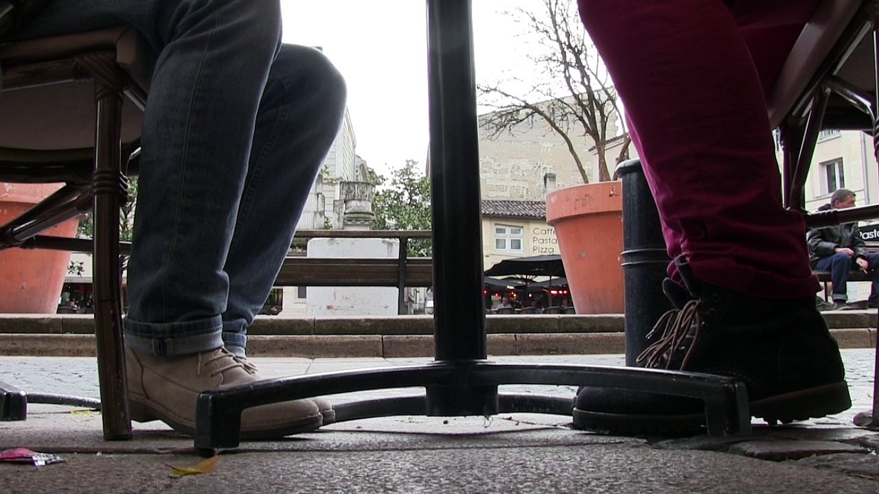 Je suis à tes pieds