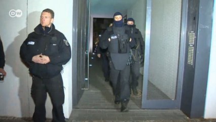 Polícia alemã intensifica buscas por suspeito de atentado