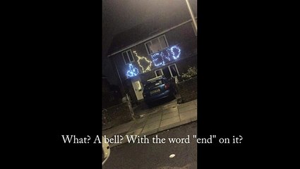 Il trolle la police qui veut qu'il arrête ses décorations de Noël