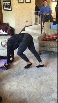 Elle teste son cadeau de Noël