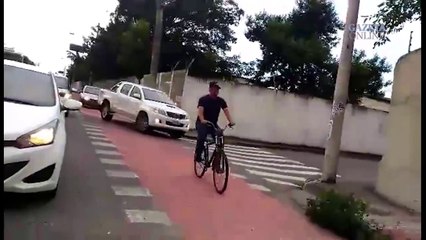 Ciclovia invadida por carros e motos na Serra