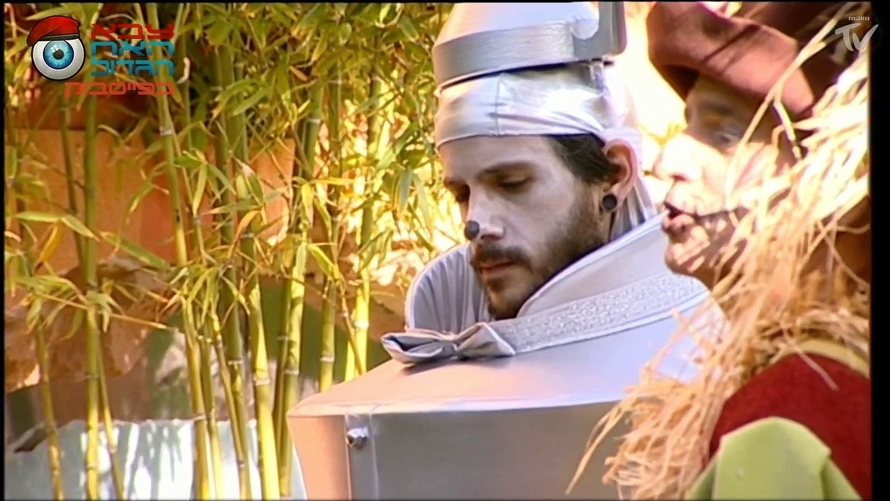 שם מתפוצץ על אסתר בחצר: את המחנכת של הבית!