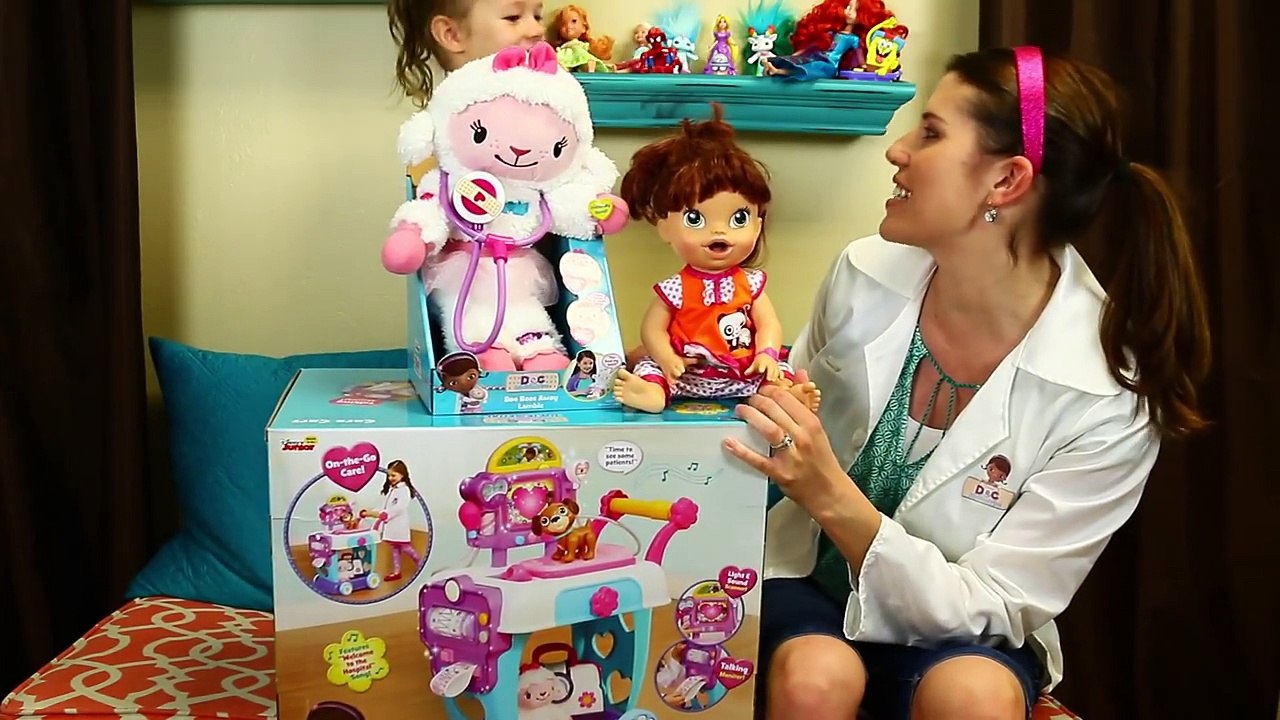 Doc McStuffins TOY HOSPITAL Care Cart Baby Alive Check Up Dr Sandra & Lambie Get Well NEW 2016 Toys