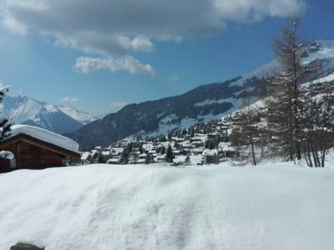 Noel en famille entre amis ? Nous vous souhaitons de bonnes fêtes de Noël