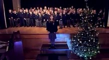Menina autista de 10 anos conquista a Internet ao cantar 