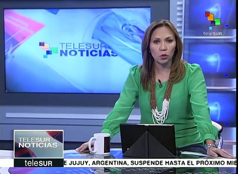 Entrega gobierno de Ecuador bonos a damnificados por el sismo