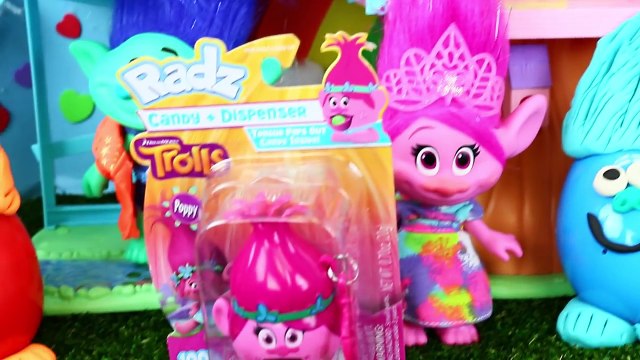TROLLS RADZ Candy Poppy and Branch & Surprise Toys Play Time at Barbie Park DisneyCarToys