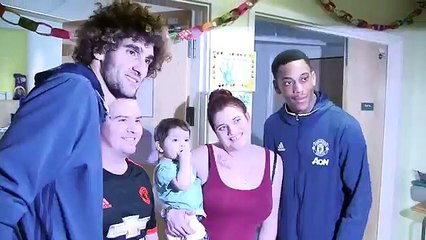 Manchester United players deliver Christmas gifts to local children's hospitals (1)